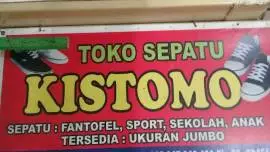 Toko sepatu serba jumbo