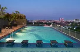 Kolam Renang Rooftop Best Western Papilio Hotel